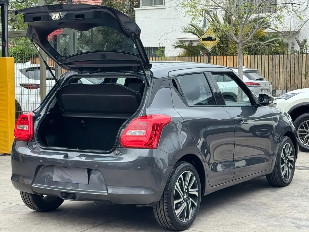 SUZUKI SWIFT  año 2025