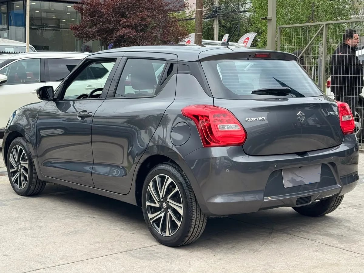SUZUKI SWIFT  año 2025