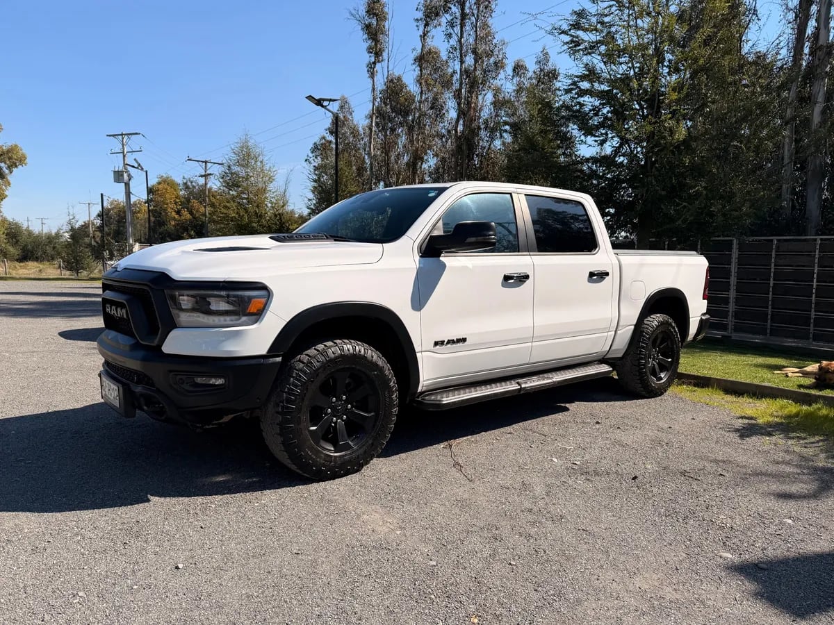 RAM 1500 5.7 Crew Cab Rebel At 4x4 año 2024