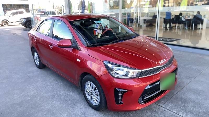 Kia Soluto 1.4 Lx 4x2 E6 Mt 4p año 2025