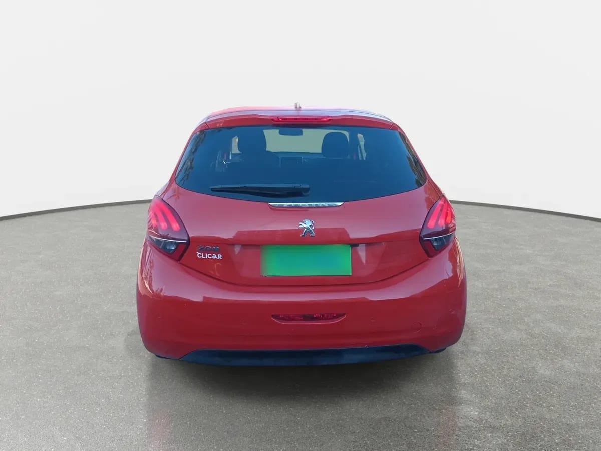 Peugeot 208 1.2 Signature Puretech 4x2 82 Mt5 5p año 2020