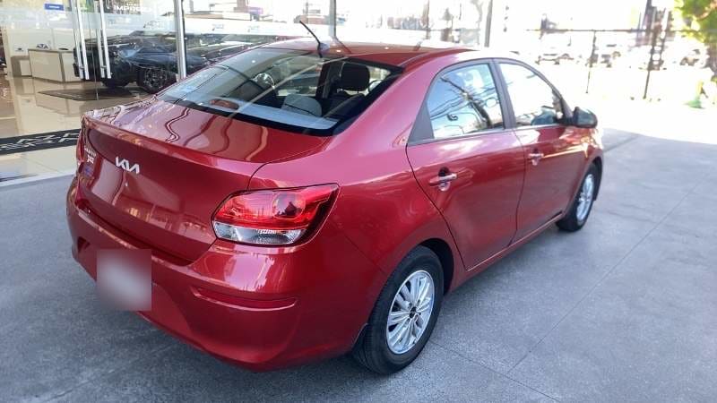 Kia Soluto 1.4 Lx 4x2 E6 Mt 4p año 2025