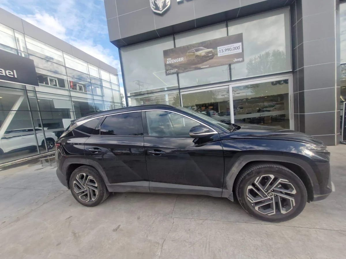 Hyundai Tucson 1.6 Nx4 Design Fl 2wd At 5p año 2025