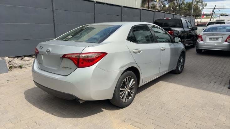 Toyota Corolla 1.8 Gl 4x2 Mt 4p año 2017
