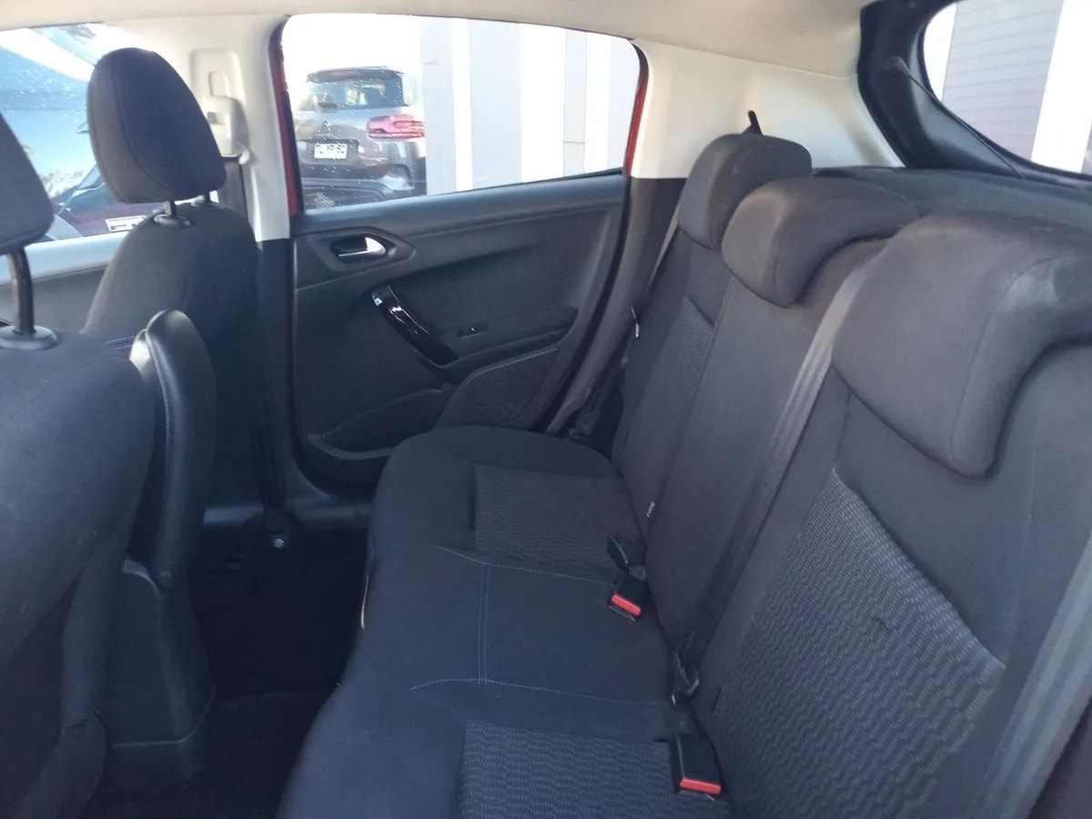 Peugeot 208 1.2 Signature Puretech 4x2 82 Mt5 5p año 2020