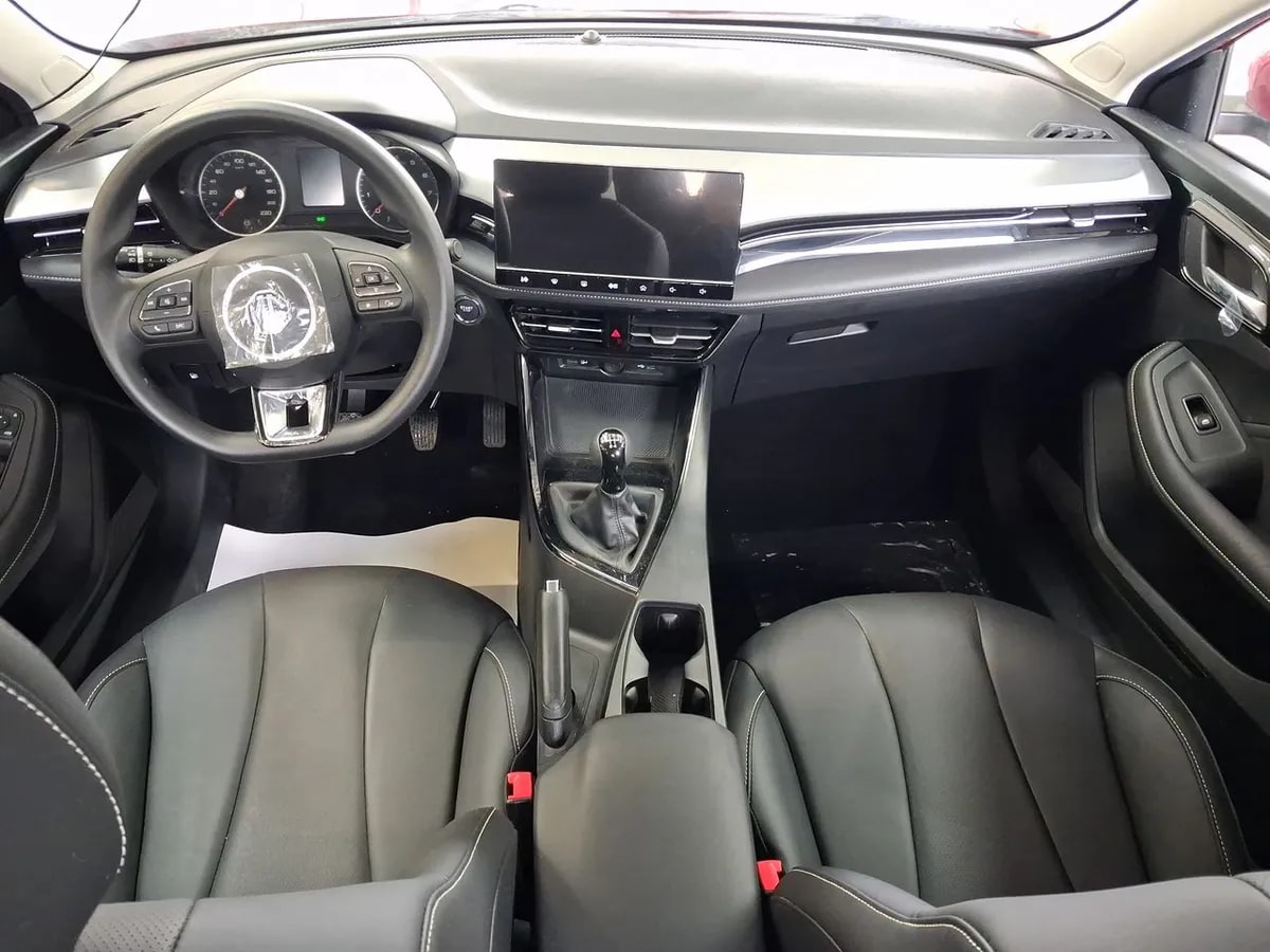 MG 5 1.5 Com 4x2 Mt 4p año 2026