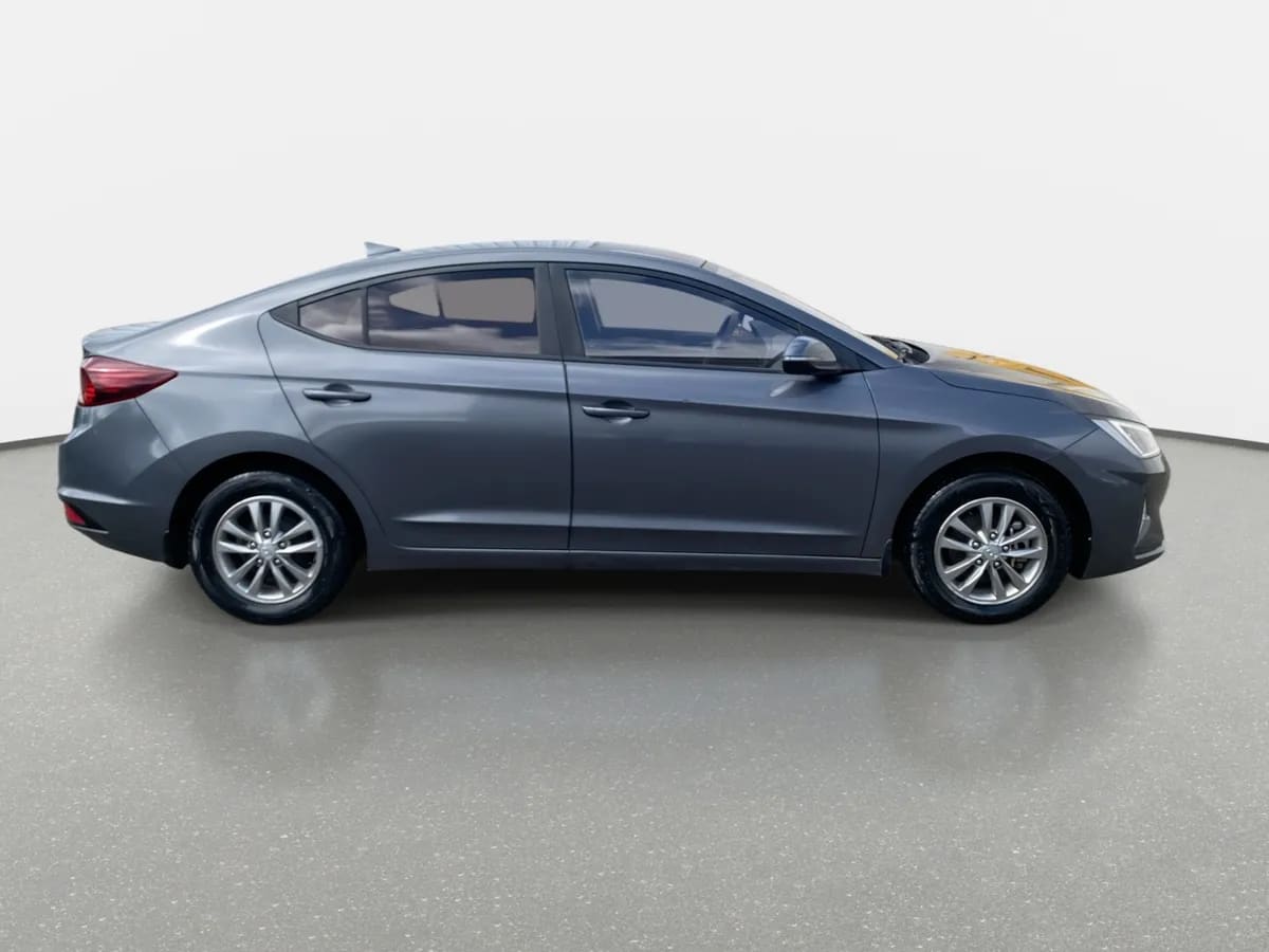 Hyundai Elantra 1.6 Value Fl 4x2 Mt 4p año 2021