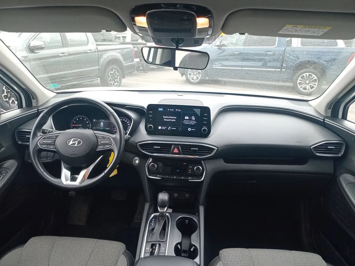 Hyundai Santa Fe 2.5 Plus Fl 2wd At 5p año 2023
