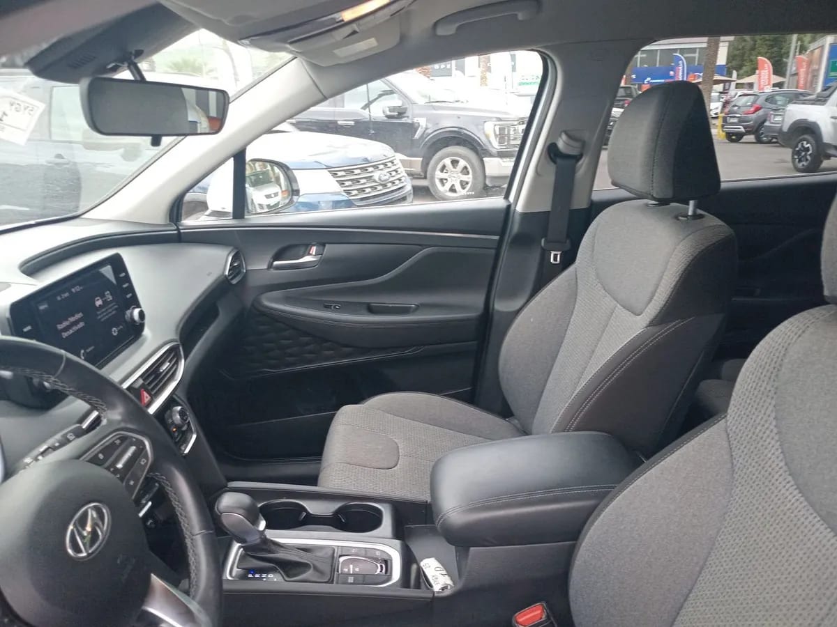 Hyundai Santa Fe 2.5 Plus Fl 2wd At 5p año 2023