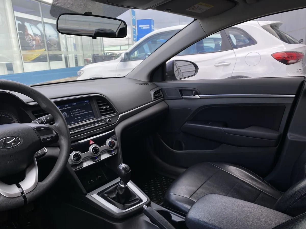 Hyundai Elantra 1.6 Value Fl 4x2 Mt 4p año 2021