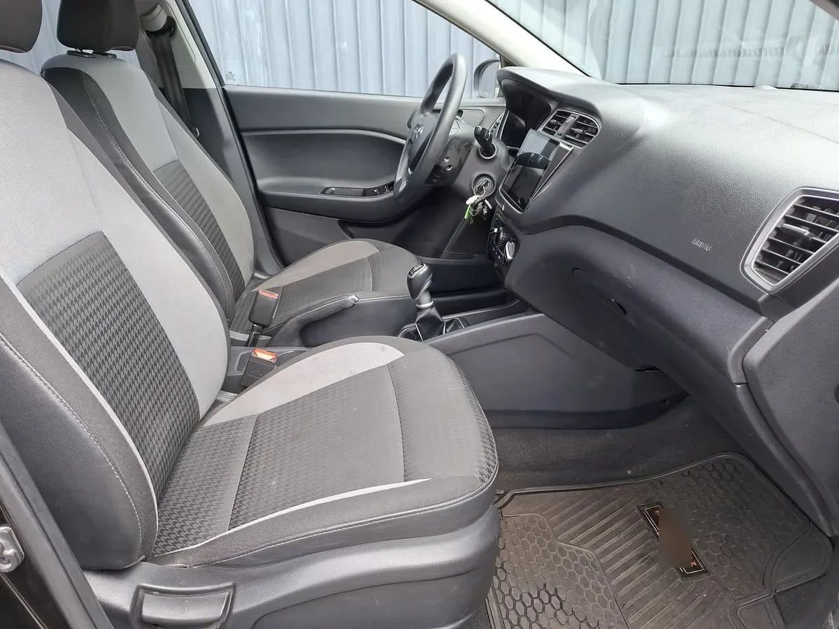 Hyundai I20 1.4 Gl Active 4x2 Hb Mt 5p año 2021
