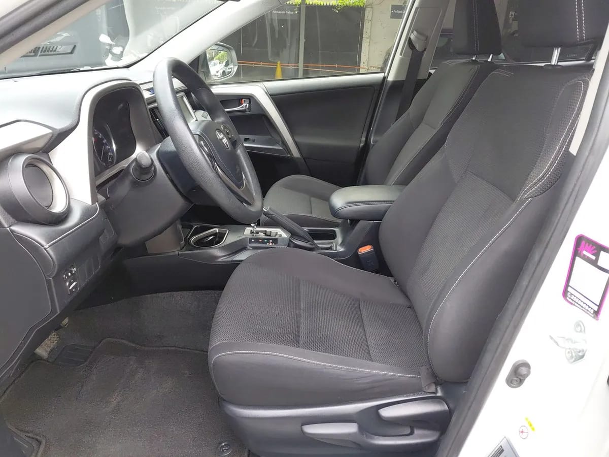 Toyota Rav 4 2.0 Adventure 4x2 Super Lujo At 5p año 2019