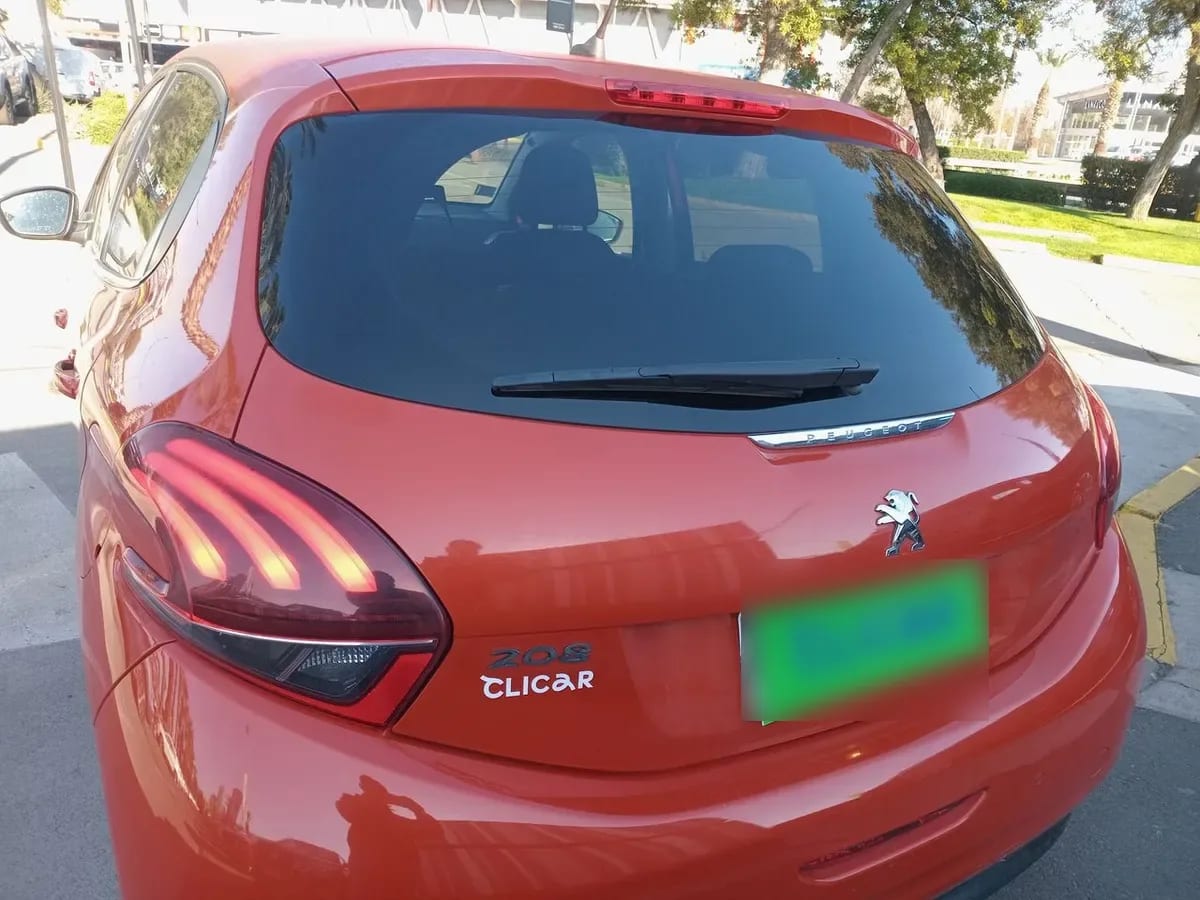 Peugeot 208 1.2 Signature Puretech 4x2 82 Mt5 5p año 2020