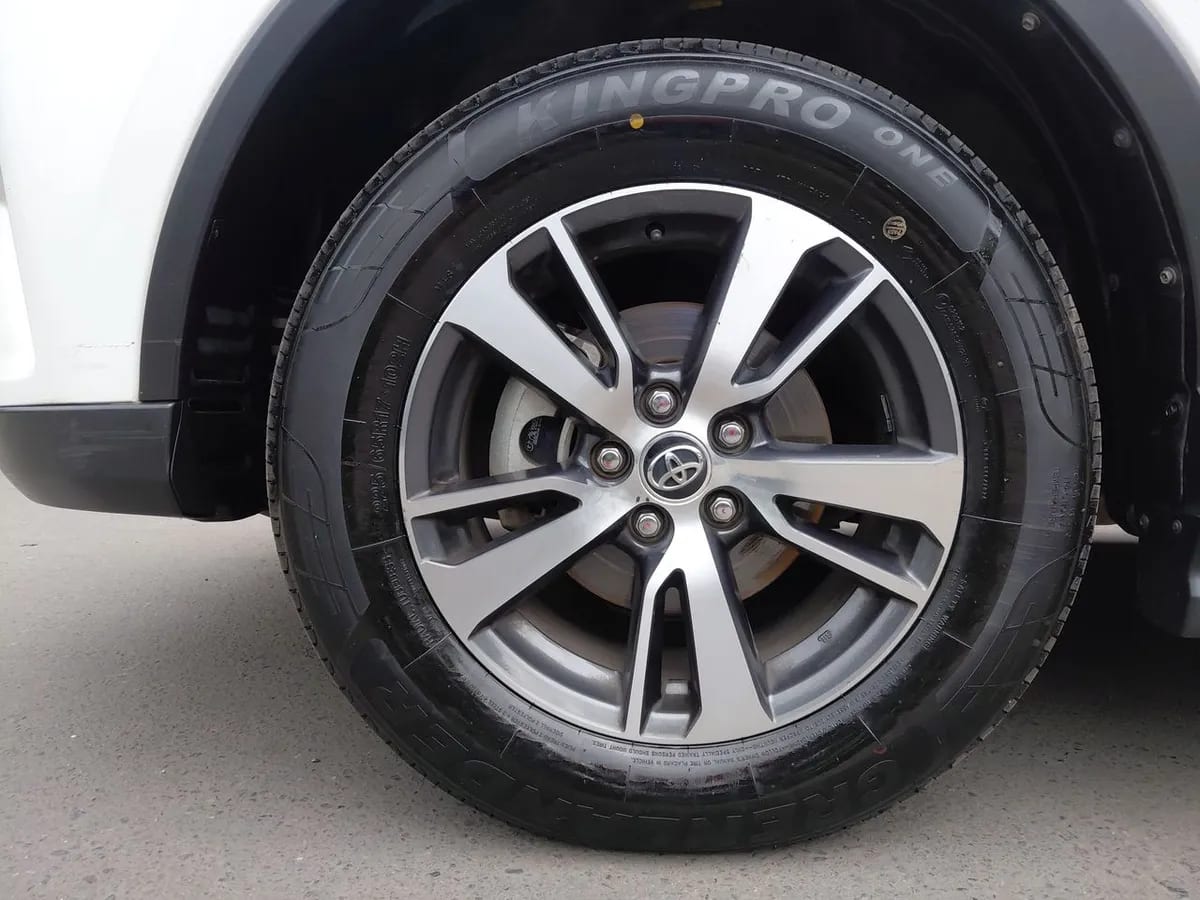 Toyota Rav 4 2.0 Adventure 4x2 Super Lujo At 5p año 2019