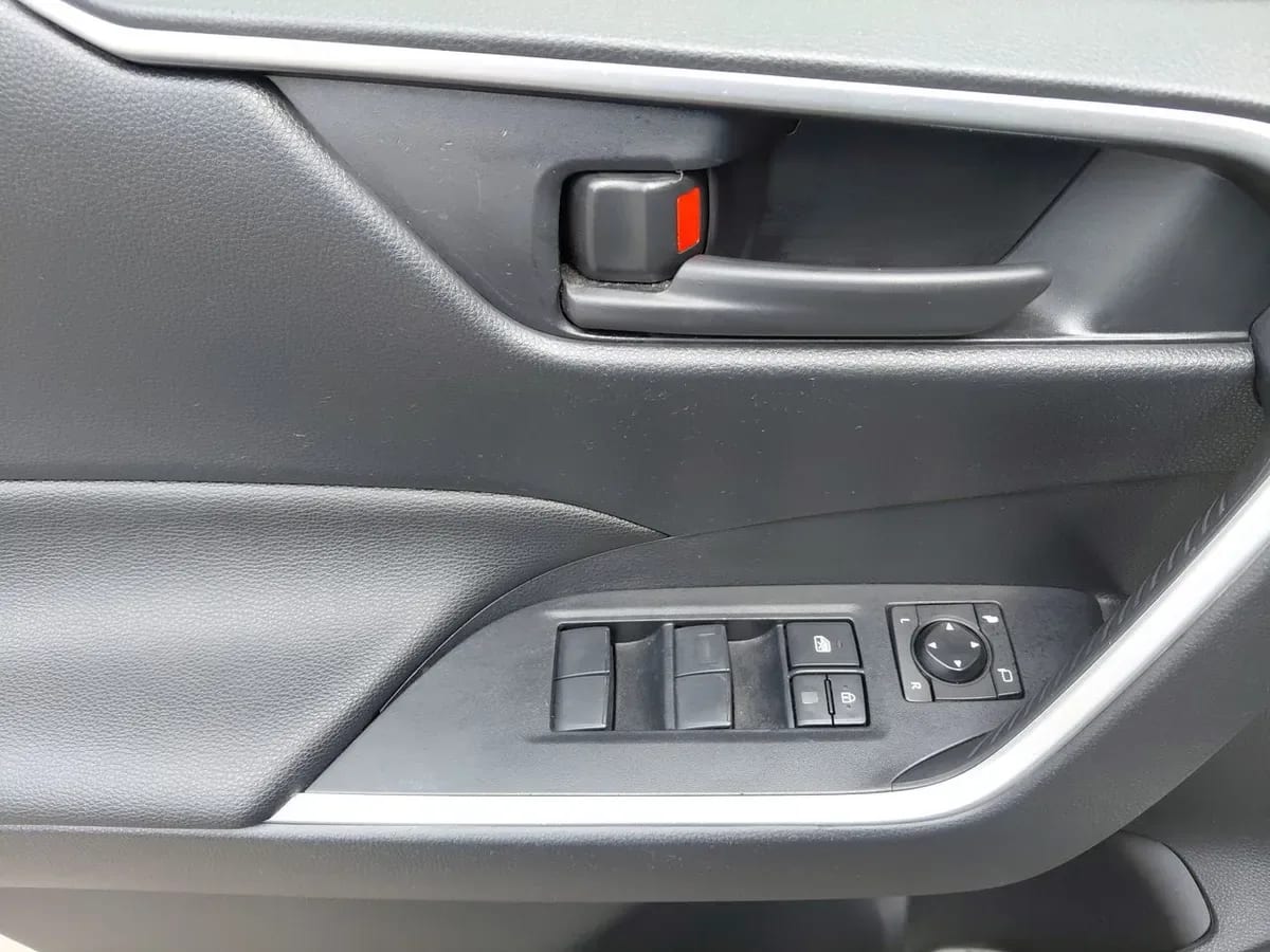 Toyota Rav 4 2.0 Le 4x2 Cvt At 5p año 2022