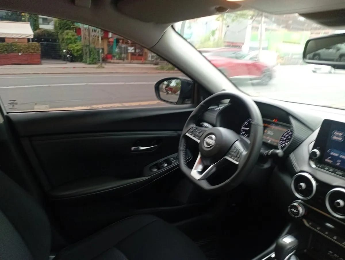 Nissan Sentra 2.0 Advance 4x2 Cvt At 4p año 2025