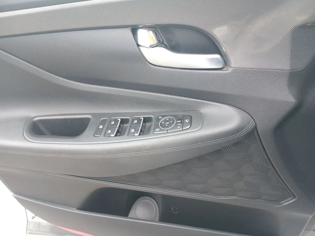 Hyundai Santa Fe 2.5 Plus Fl 2wd At 5p año 2023