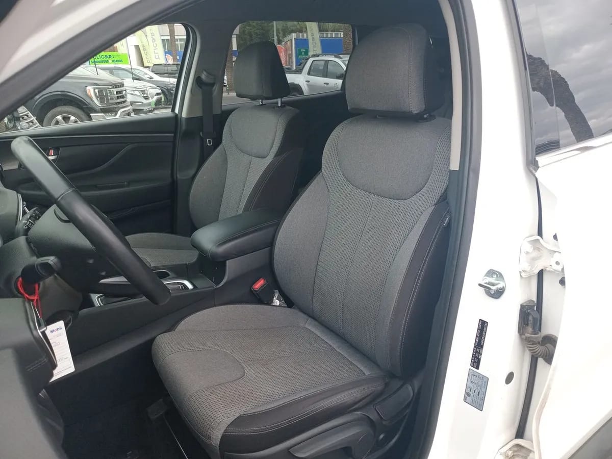 Hyundai Santa Fe 2.5 Plus Fl 2wd At 5p año 2023