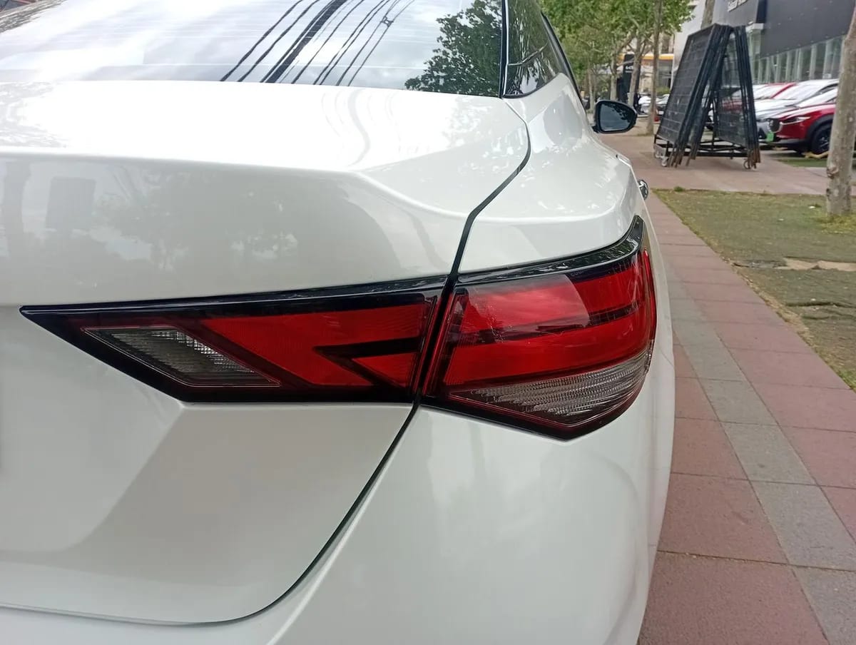Nissan Sentra 2.0 Advance 4x2 Cvt At 4p año 2025