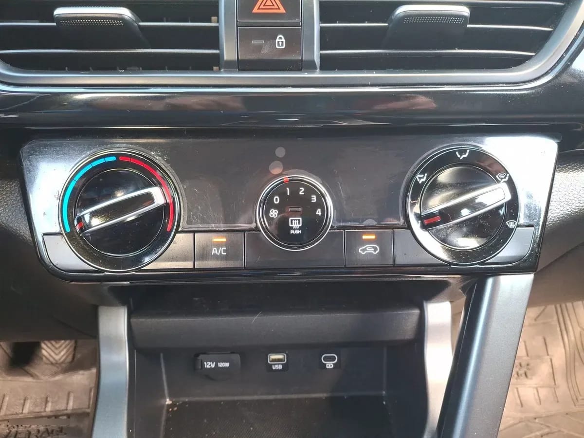 Kia Seltos 1.5 Ex 4x2 6mt 5p año 2025