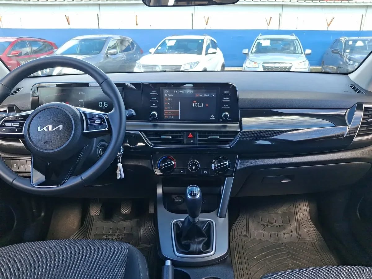 Kia Seltos 1.5 Ex 4x2 6mt 5p año 2025
