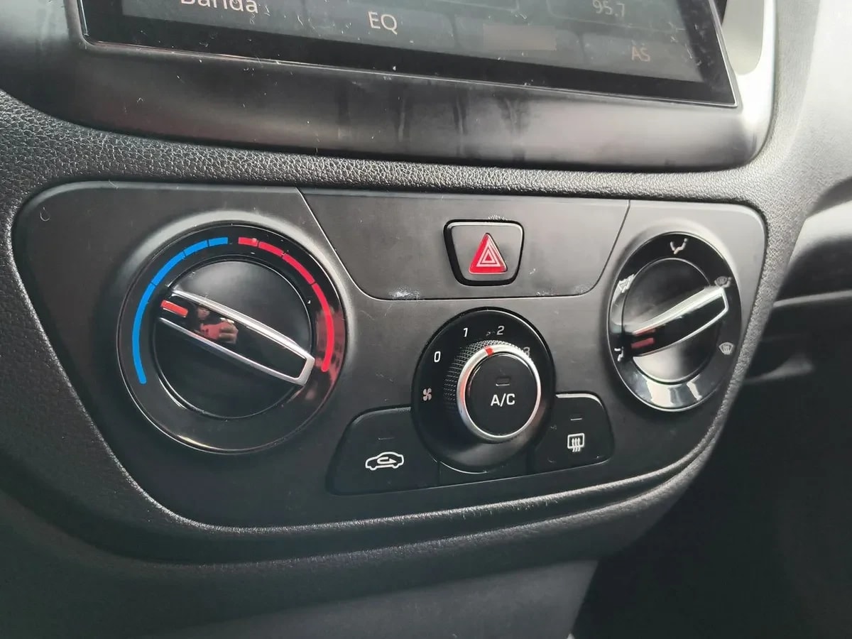 Hyundai Accent 1.4 Hci Value 4x2 Mt 4p año 2021