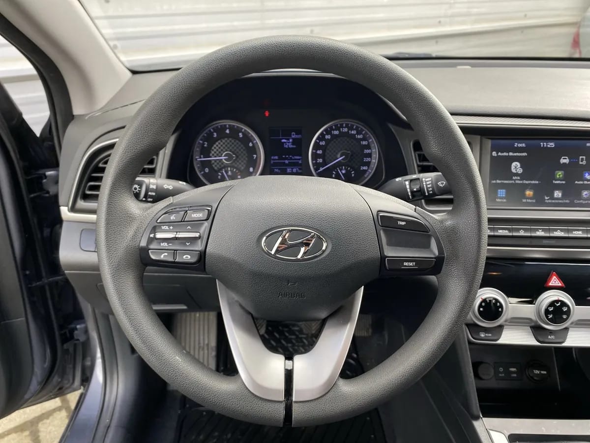 Hyundai Elantra 1.6 Value Fl 4x2 Mt 4p año 2021