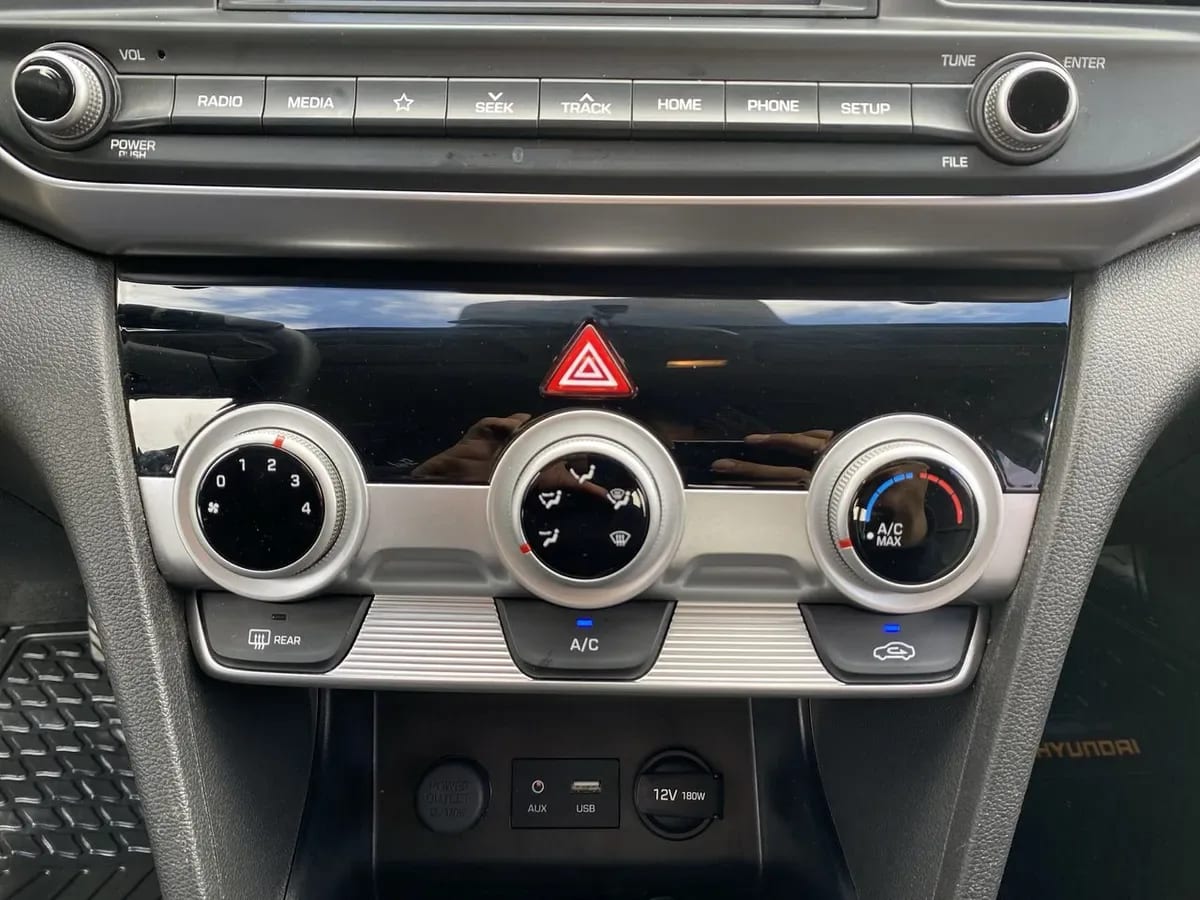 Hyundai Elantra 1.6 Value Fl 4x2 Mt 4p año 2021