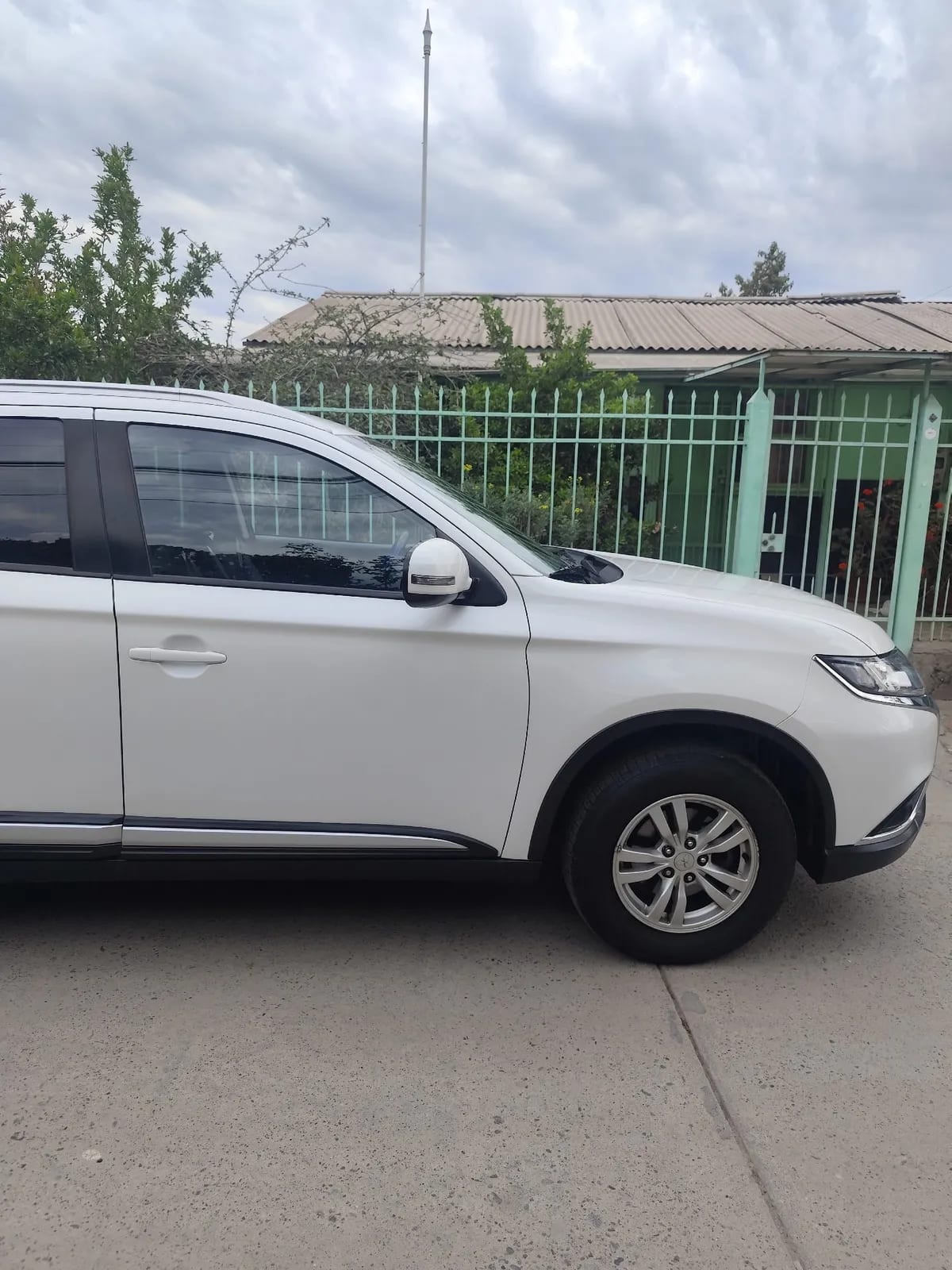 MITSUBISHI OUTLANDER 2.0 Mt 4x2 año 2022