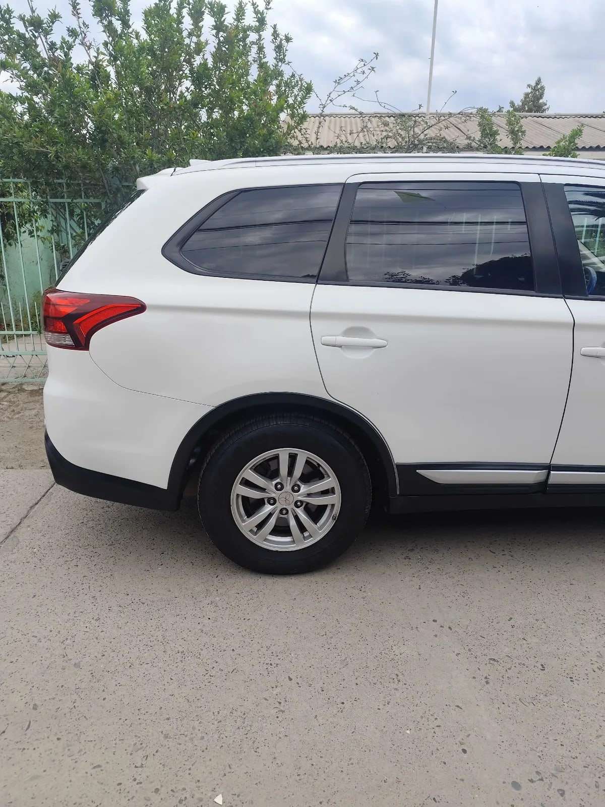 MITSUBISHI OUTLANDER 2.0 Mt 4x2 año 2022