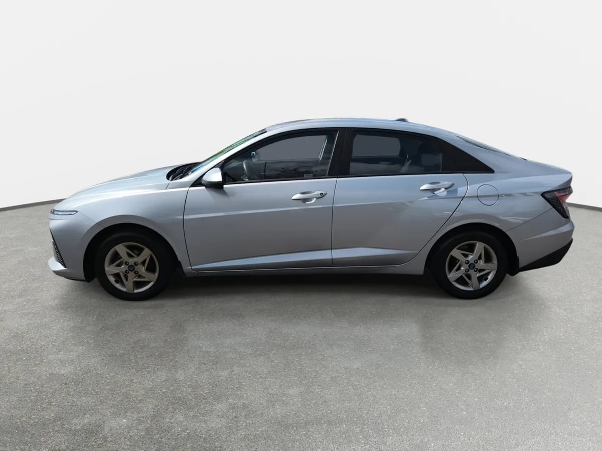 Hyundai Accent 1.5 Plus 4x2 Mt 4p año 2024