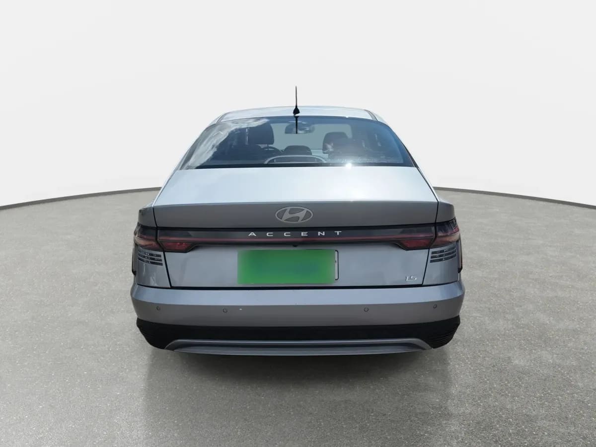 Hyundai Accent 1.5 Plus 4x2 Mt 4p año 2024