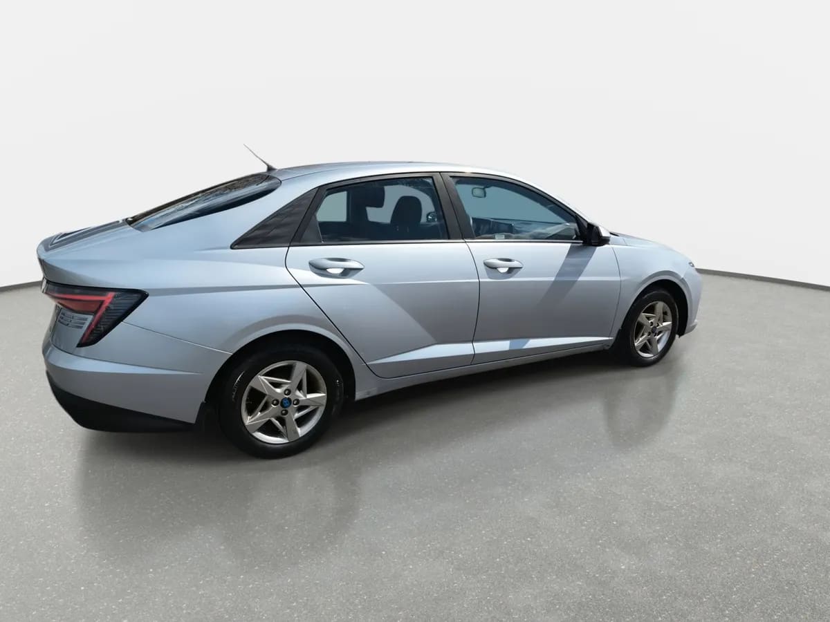 Hyundai Accent 1.5 Plus 4x2 Mt 4p año 2024