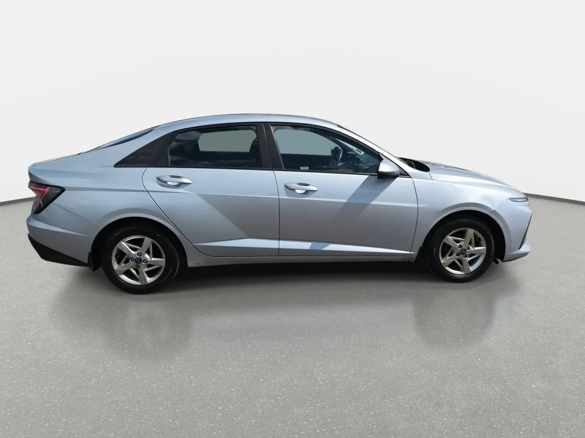 Hyundai Accent 1.5 Plus 4x2 Mt 4p año 2024