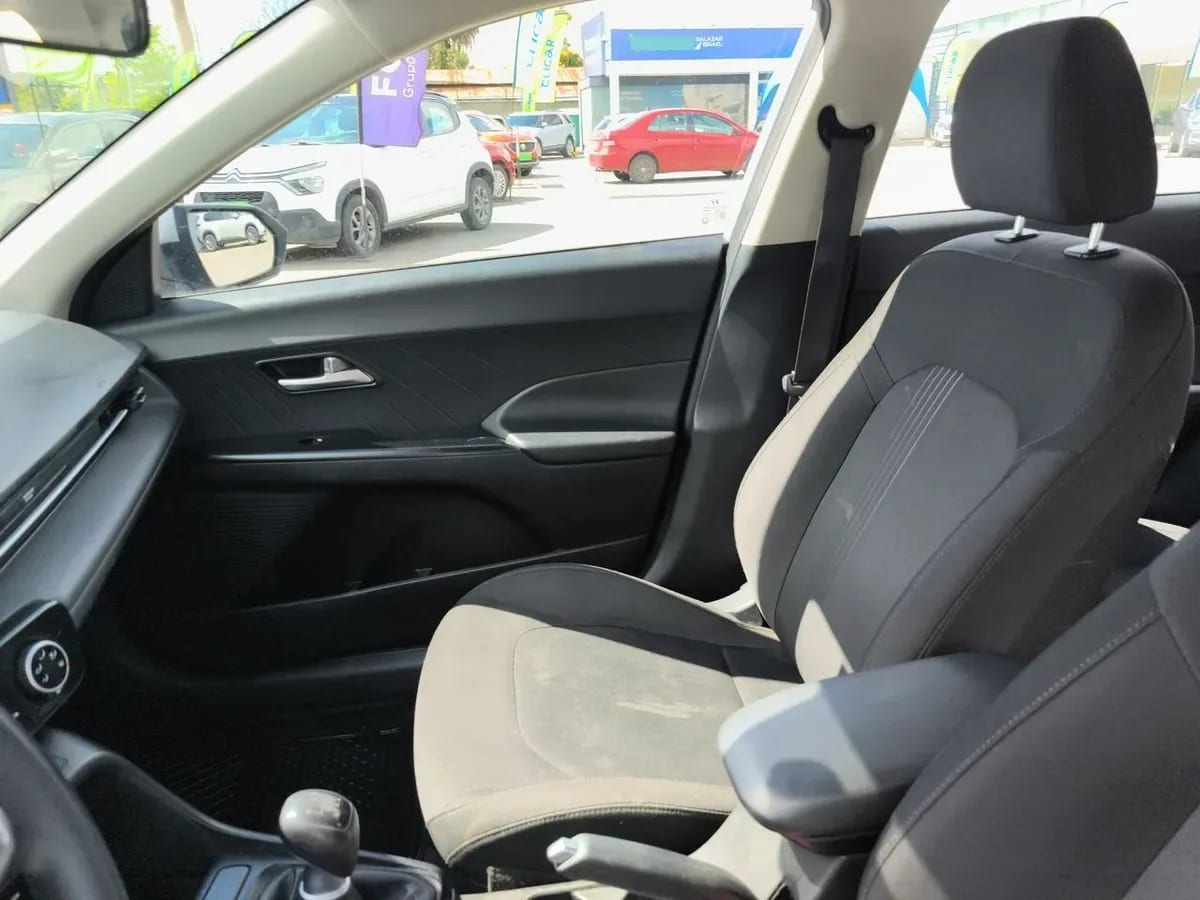 Hyundai Accent 1.5 Plus 4x2 Mt 4p año 2024