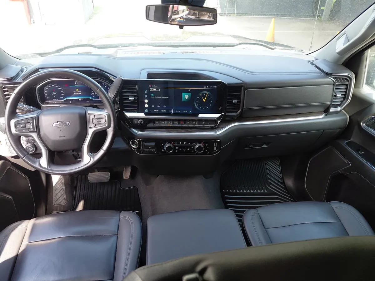 Chevrolet Silverado 5.3 Lt Trail Boss Z71 4x4 At 4p año 2023