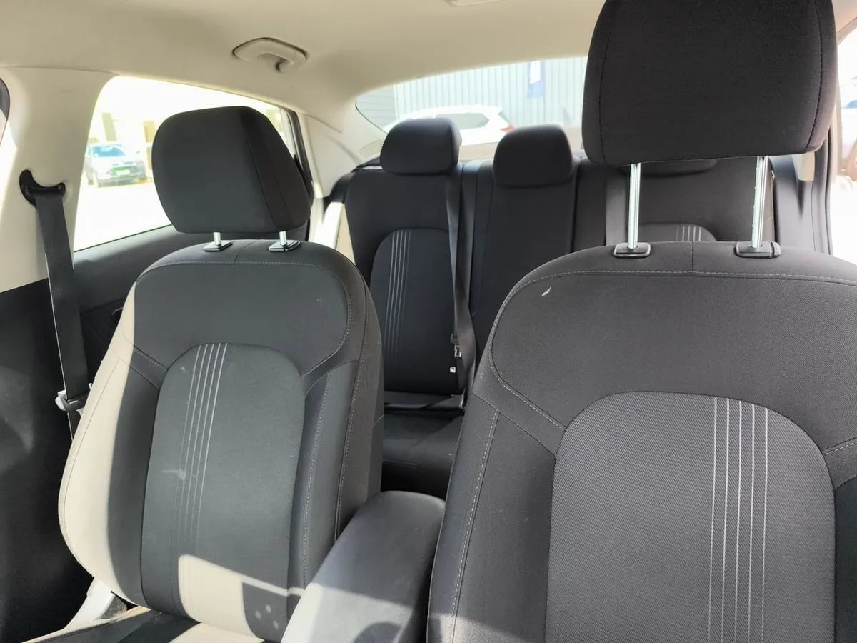 Hyundai Accent 1.5 Plus 4x2 Mt 4p año 2024