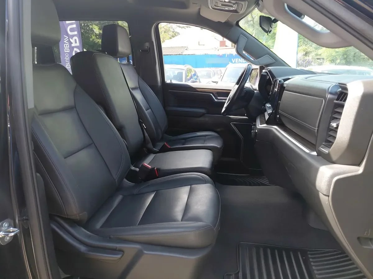 Chevrolet Silverado 5.3 Lt Trail Boss Z71 4x4 At 4p año 2023