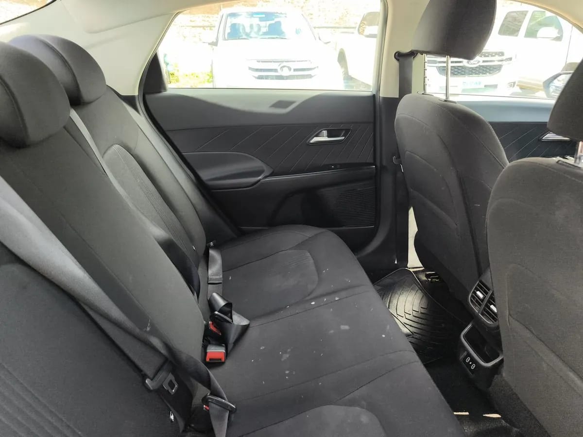Hyundai Accent 1.5 Plus 4x2 Mt 4p año 2024