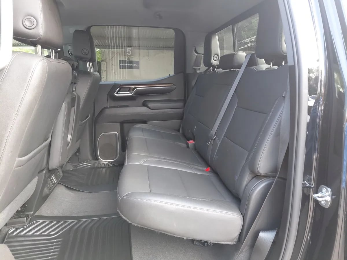 Chevrolet Silverado 5.3 Lt Trail Boss Z71 4x4 At 4p año 2023