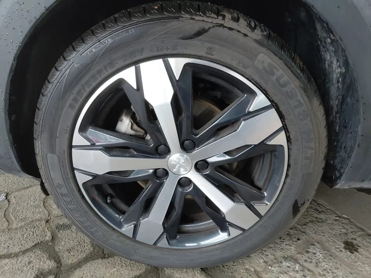 Peugeot 3008 1.5 Allure Pack Bluehdi 130 4x2 Eat8 5p año 2024