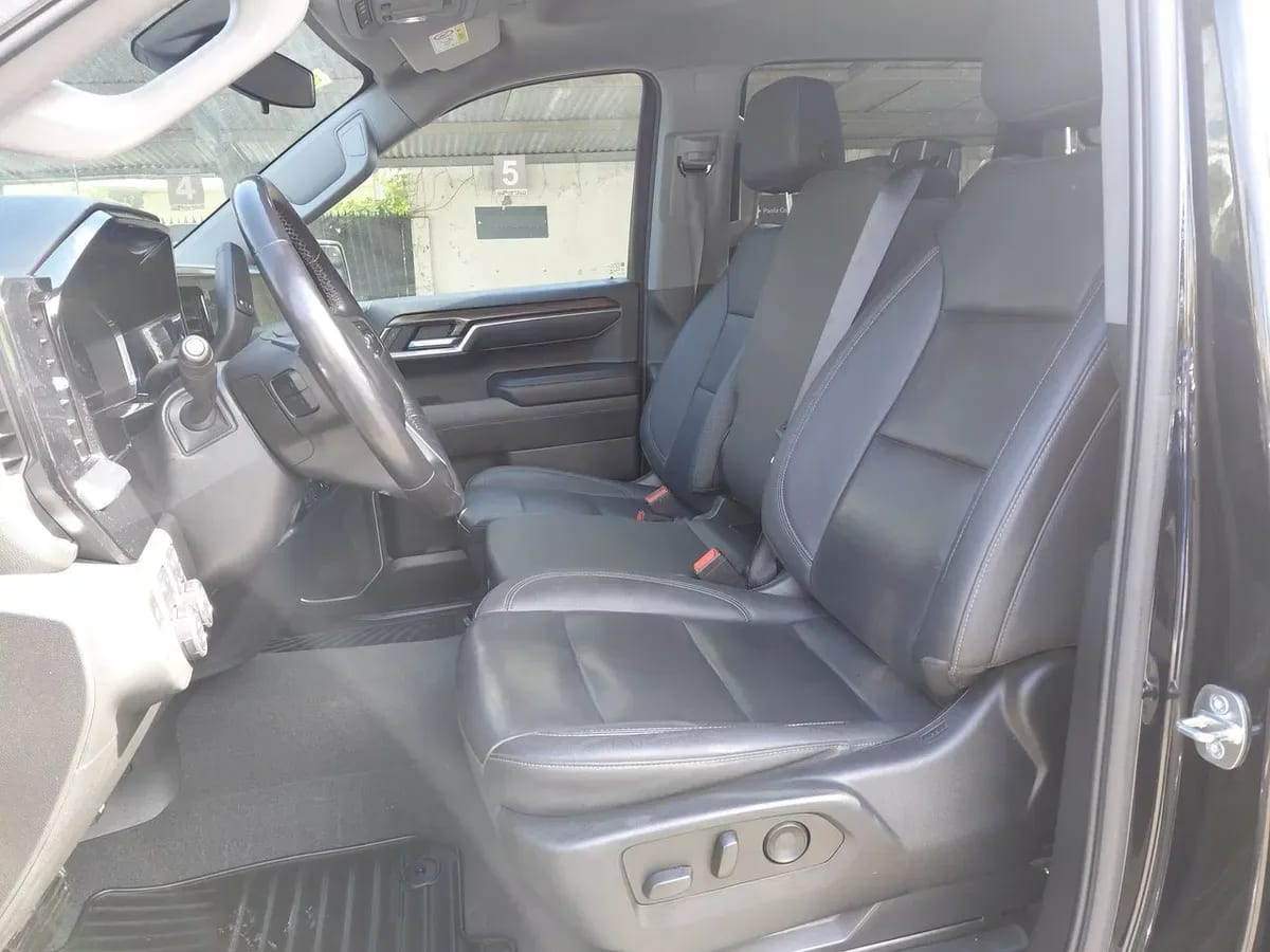 Chevrolet Silverado 5.3 Lt Trail Boss Z71 4x4 At 4p año 2023