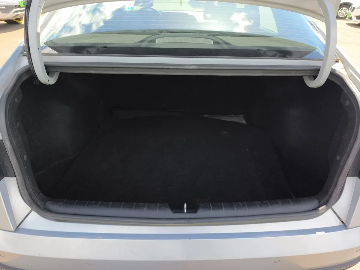 Hyundai Accent 1.5 Plus 4x2 Mt 4p año 2024