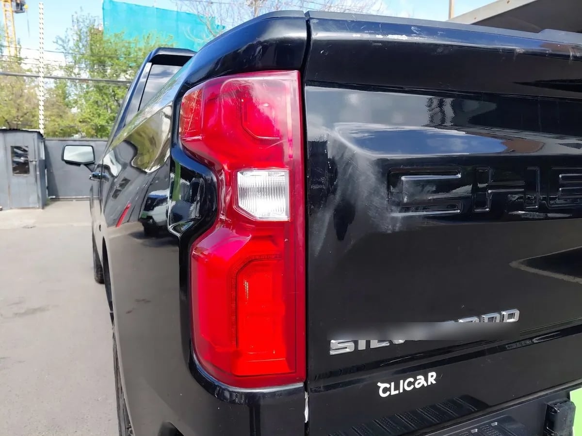 Chevrolet Silverado 5.3 Lt Trail Boss Z71 4x4 At 4p año 2023
