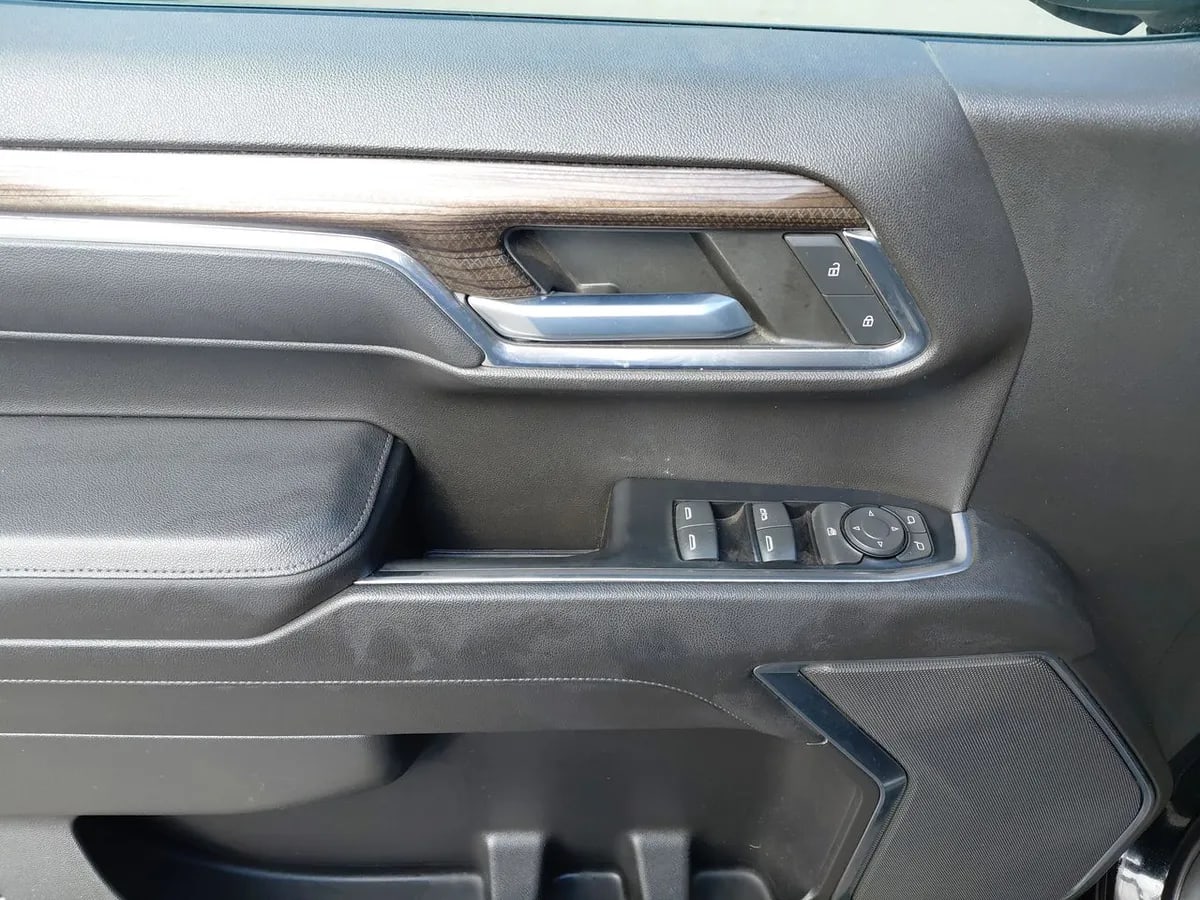 Chevrolet Silverado 5.3 Lt Trail Boss Z71 4x4 At 4p año 2023