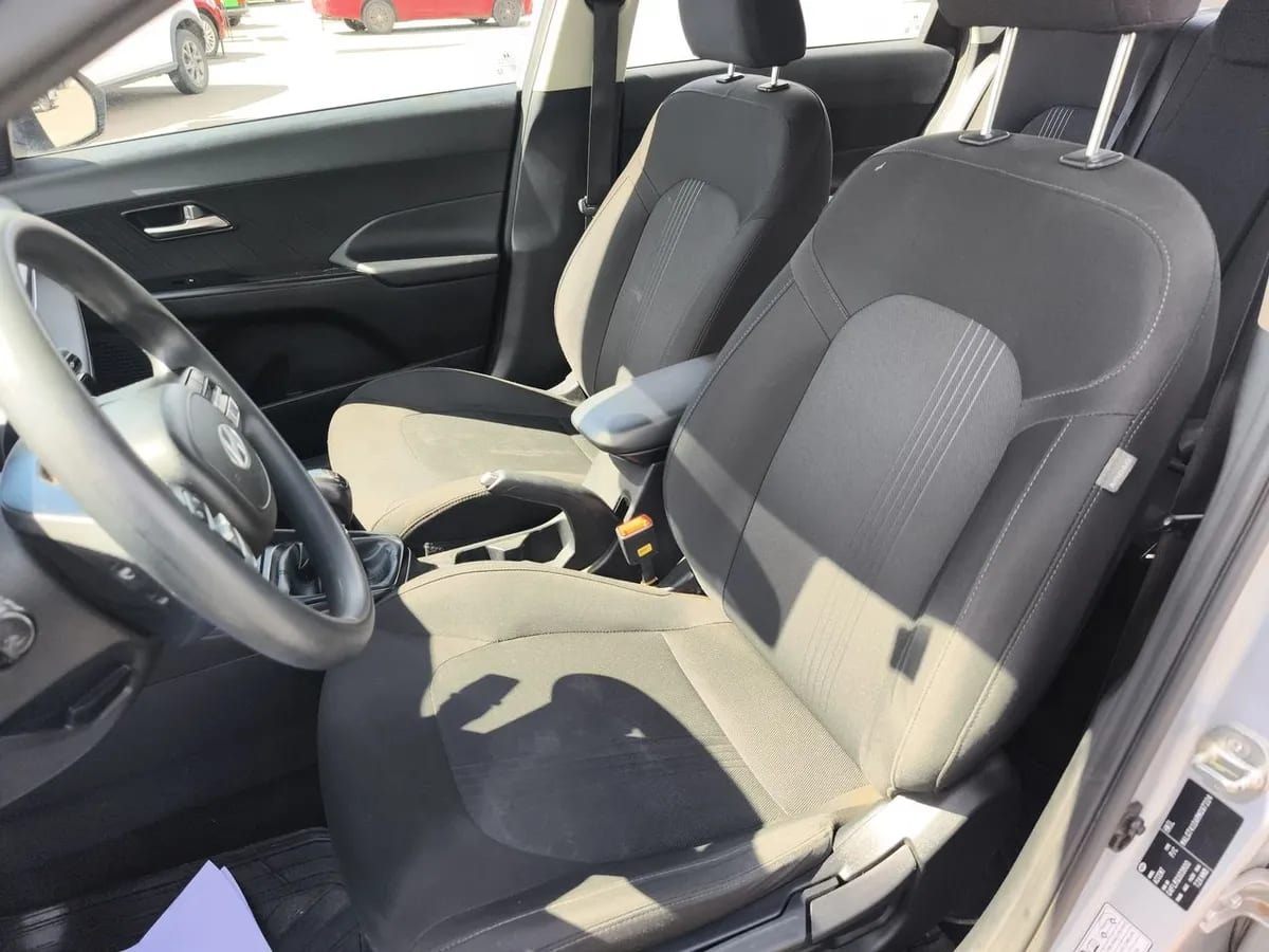 Hyundai Accent 1.5 Plus 4x2 Mt 4p año 2024