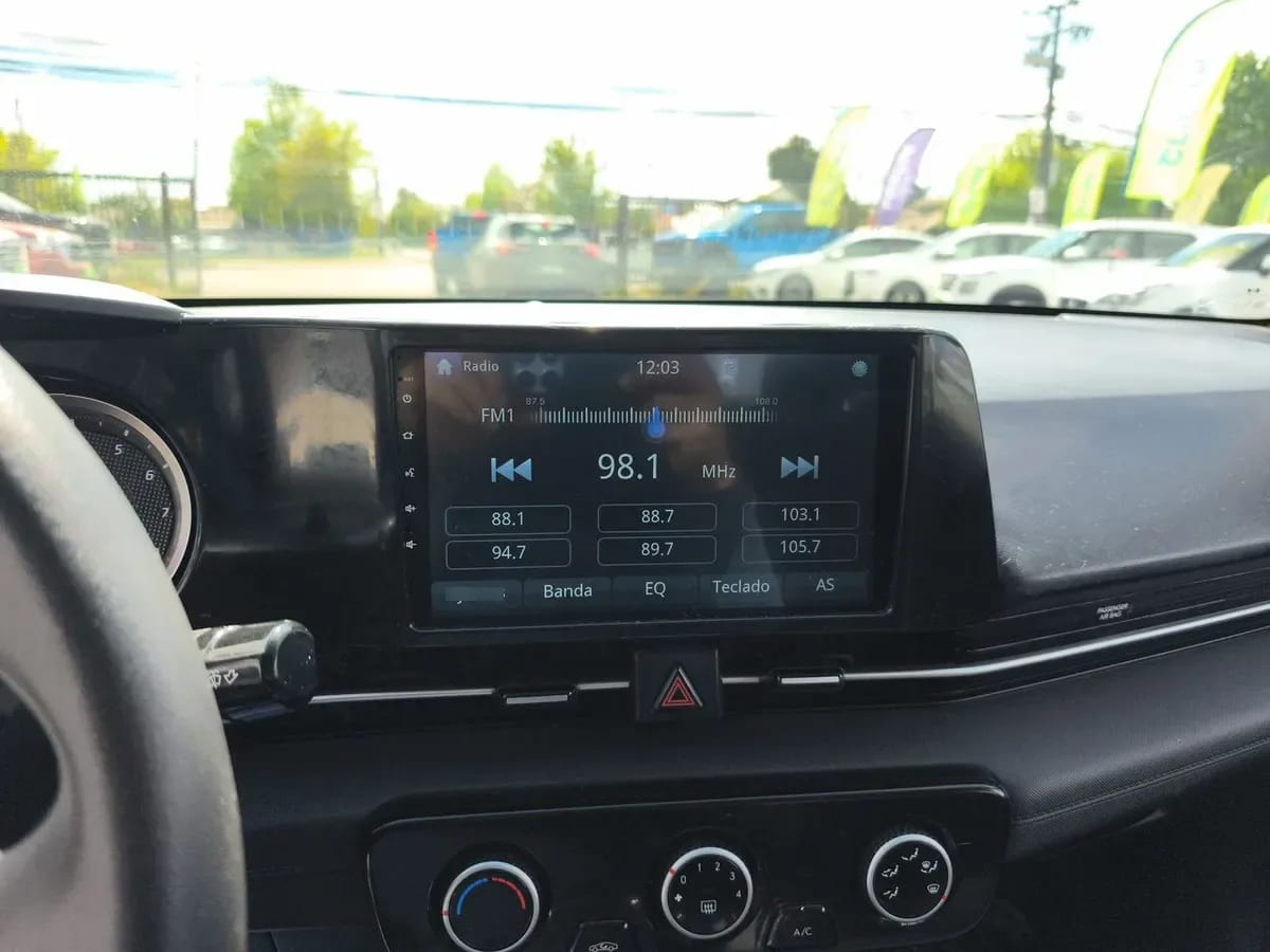 Hyundai Accent 1.5 Plus 4x2 Mt 4p año 2024