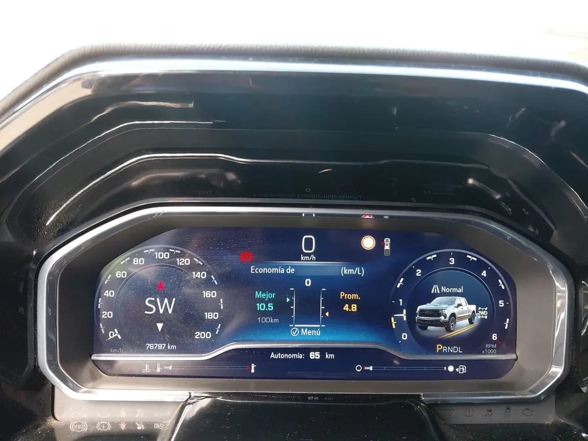 Chevrolet Silverado 5.3 Lt Trail Boss Z71 4x4 At 4p año 2023