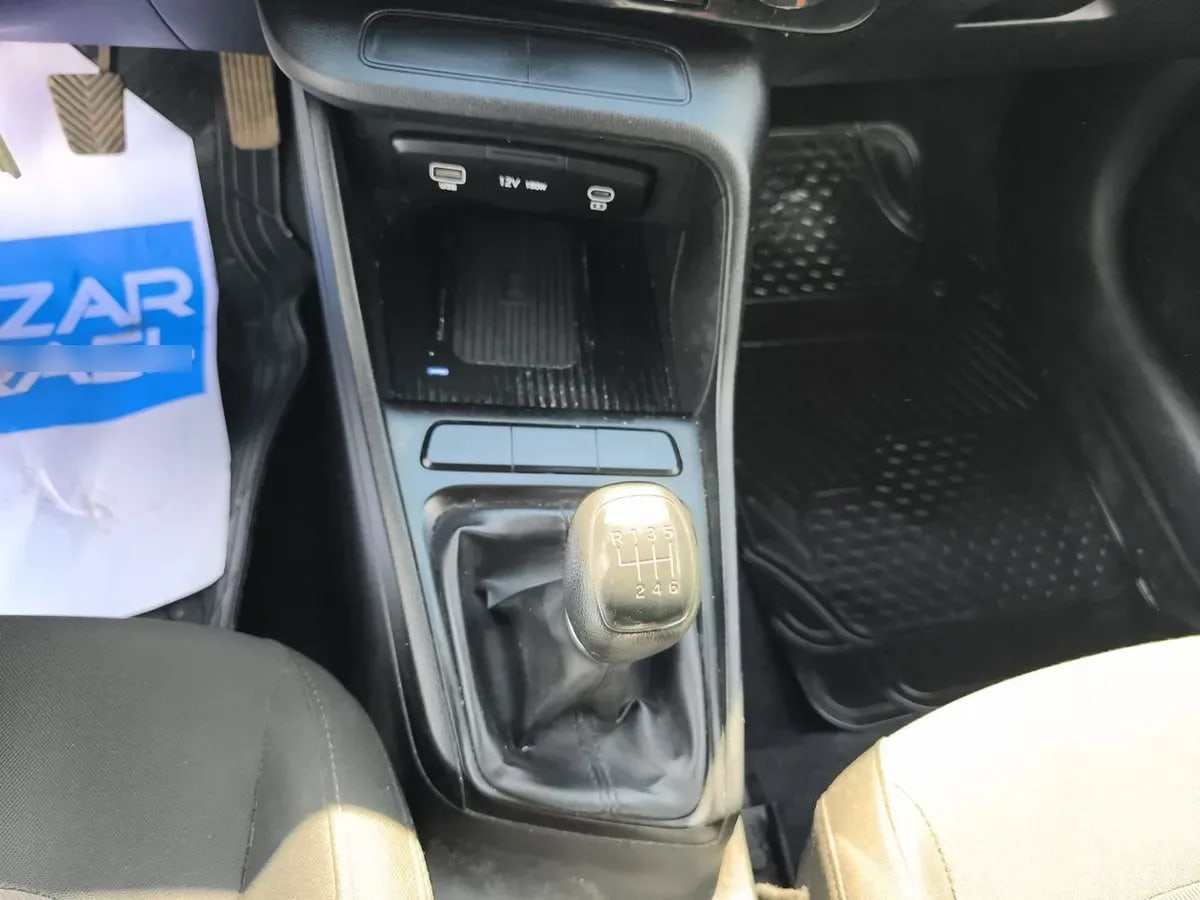 Hyundai Accent 1.5 Plus 4x2 Mt 4p año 2024