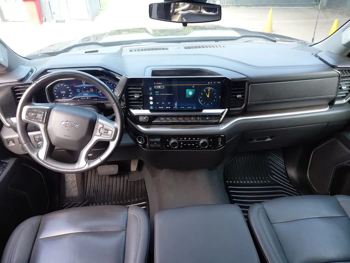 Chevrolet Silverado 5.3 Lt Trail Boss Z71 4x4 At 4p año 2023